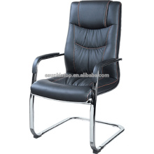 Cadeira de escritório de metal e couro com apoio para os pés F633